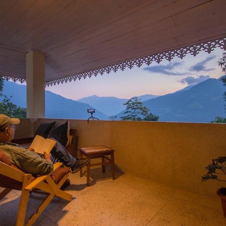 La Ipsing Farm By Stayvista - 3 Bhk Villa With Balcony, Mountain View, Indoor Games, And Pet Friendly Samdong Exteriér fotografie