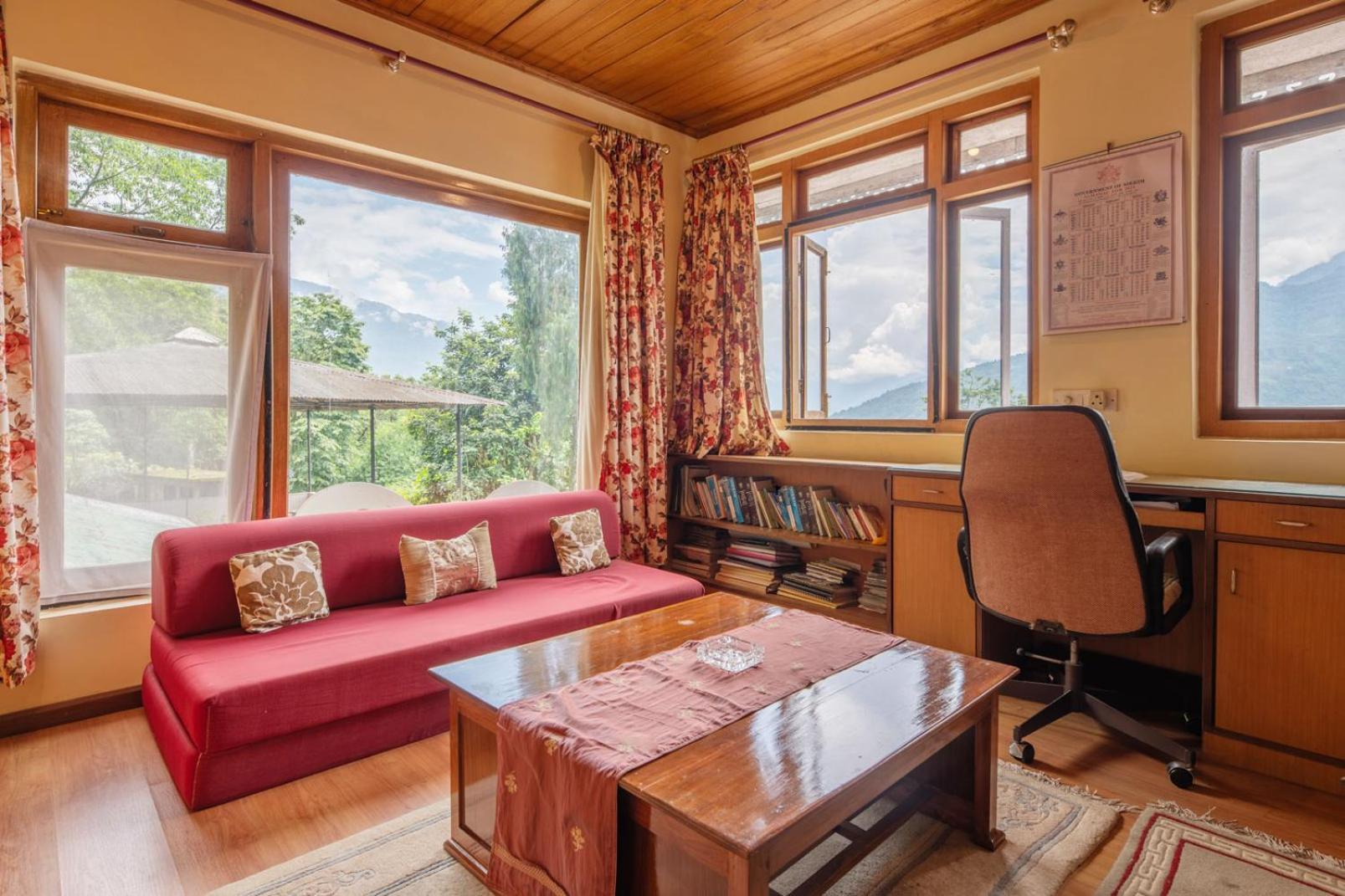 La Ipsing Farm By Stayvista - 3 Bhk Villa With Balcony, Mountain View, Indoor Games, And Pet Friendly Samdong Exteriér fotografie